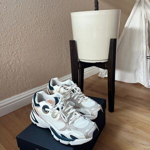 Adidas Womens US 8 Sneakers